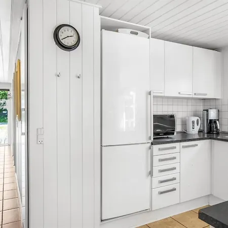 Joseline - 1-8km From The Sea By Interhome