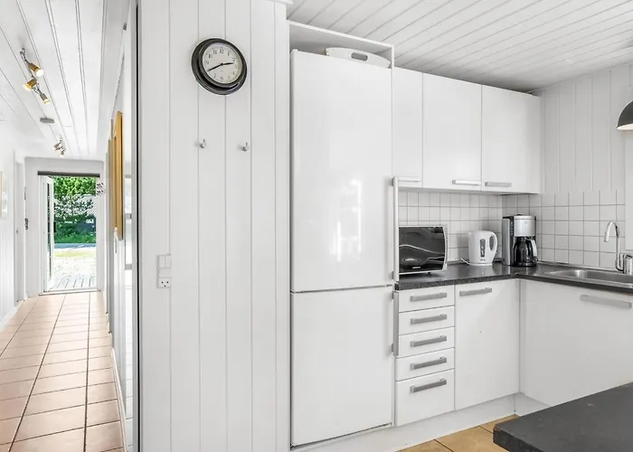 Joseline - 1-8km From The Sea By Interhome