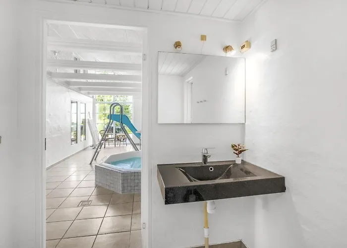 Joseline - 1-8km From The Sea By Interhome